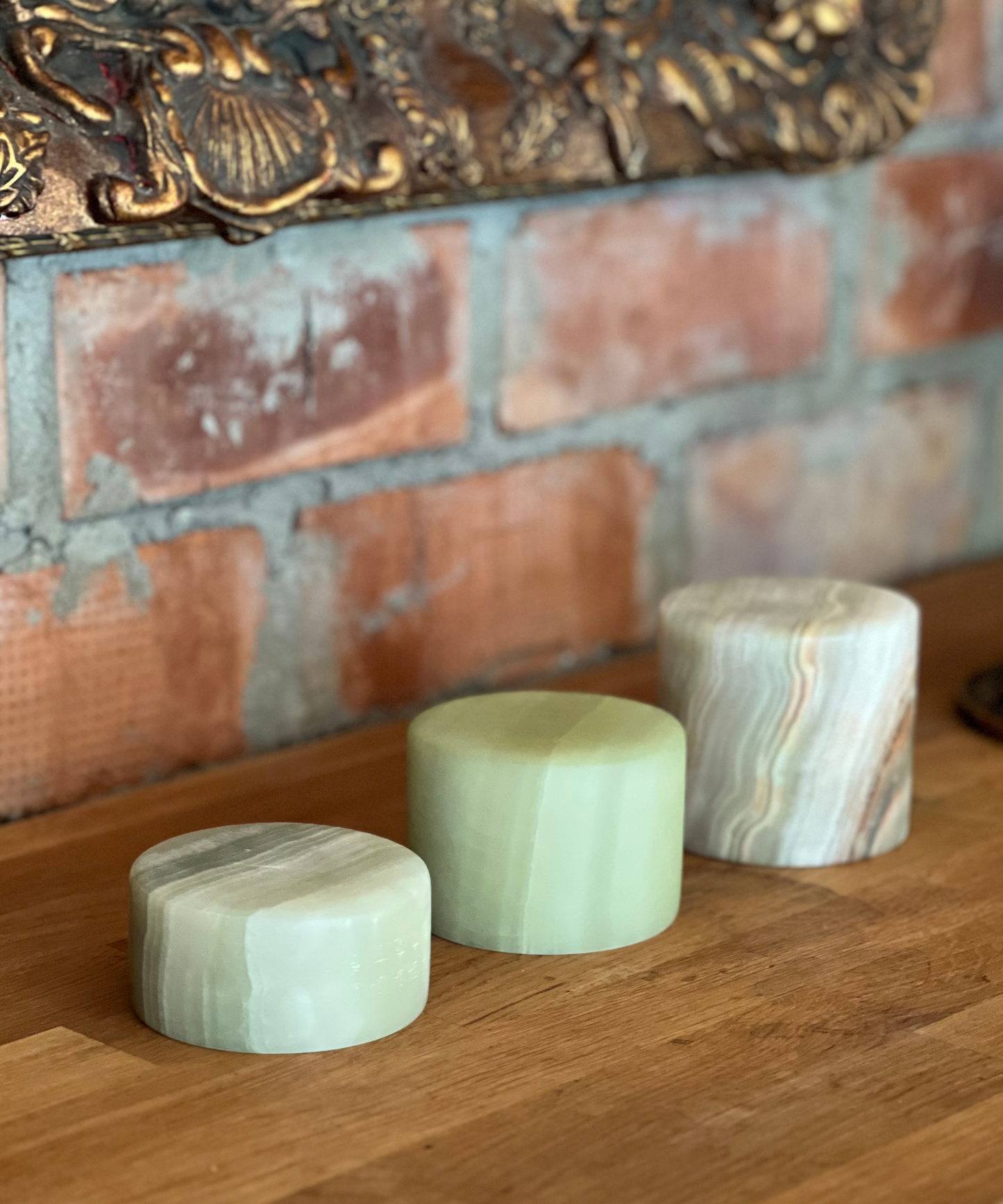 Exklusiv liten stenlampa i jade för mysig belysning. ädelsten, bordslampa jade, jade stenar, jade lampa, marmorlampa, jade belysning, jade,
