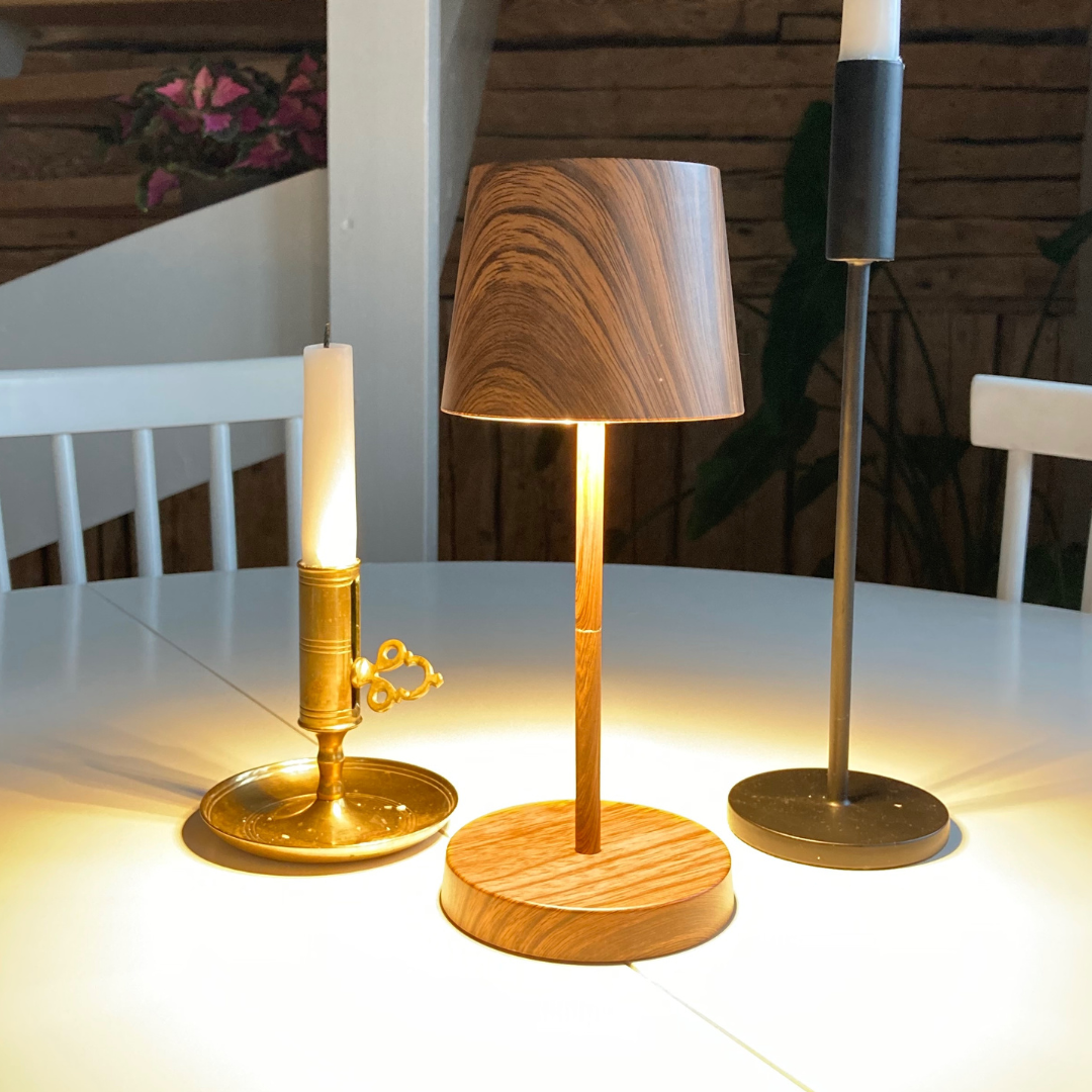 trälampa, trälampor, träbelysning, mysig trä lampa, snygg lampa i ek, snygg bordslampa i trä, vardagsrumslampa, lampa vardagsrummet, mysig bordslampa i trä,