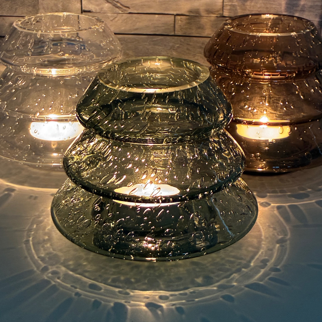 Dekorativa granformade lyktor i glas – perfekt för jul och vintermys. Ljuslyktor i glas för mysig belysning i hemmet.