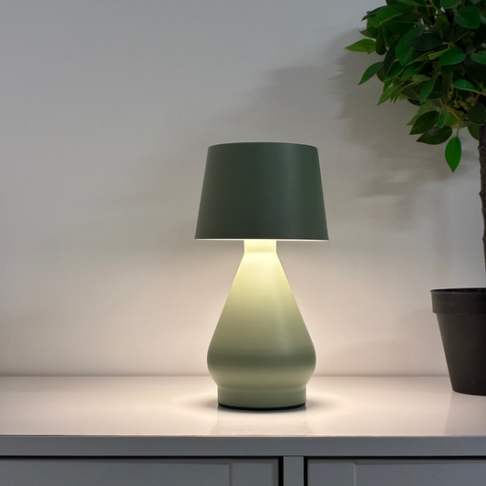 stilren bordslampa, stilrena lampor, grön bordslampa, stilren trådlös bordslampa, bordslampa grön, pistagefärgad lampa,