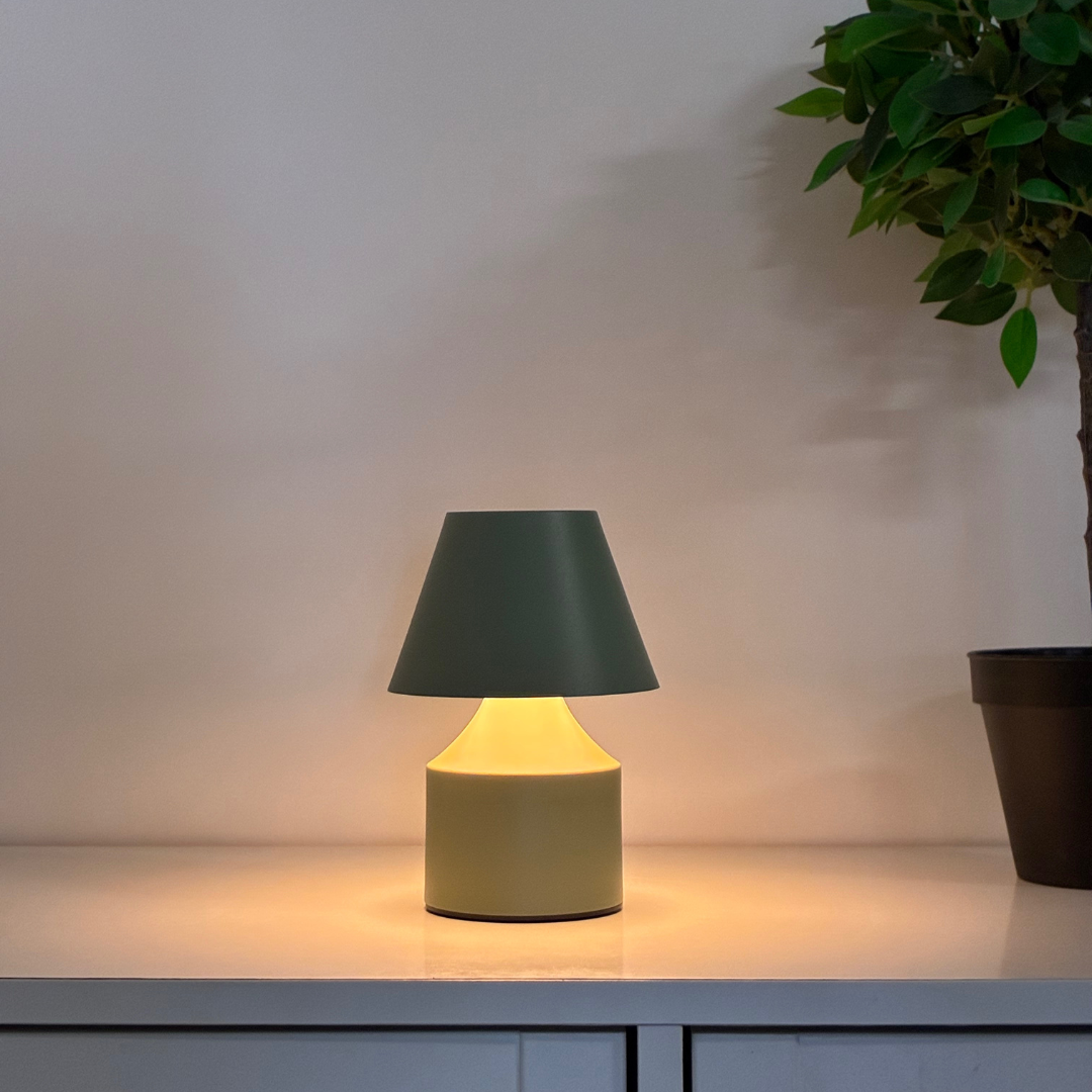 mysig bordslampa, mysig liten lampa, portabel lampa, bordslampa sovrum, bordslampa vardagsrum, 