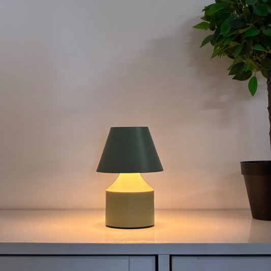 mysig bordslampa, mysig liten lampa, portabel lampa, bordslampa sovrum, bordslampa vardagsrum, 