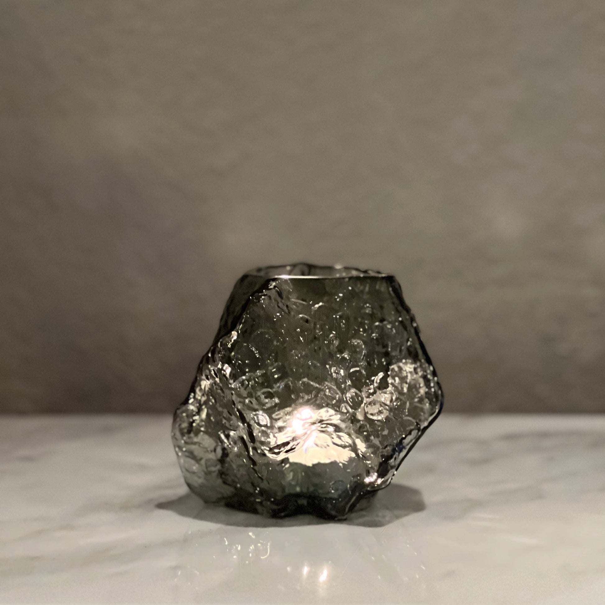 grön lykta, grön lampa, ljuslykta i glas, glaslykta, ljuslykta i vardagsrummet, ljuslyktor hemmet, ljuslyktor inreda, inredningstips ljushållare, inredning ljuslyktor, mindre ljushållare,