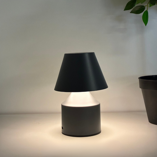 sovrumslampa, bordslampa vardagsrum, bordslampa sovrum, svart bordslampa, portabel bordslampa, snygg bordslampa, bordsbelysning svart,